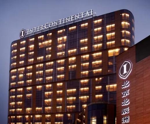 一家英国企业，在中国的地盘赚钱，却只认美国的法律。上海六洲酒店管理集团最近被京津