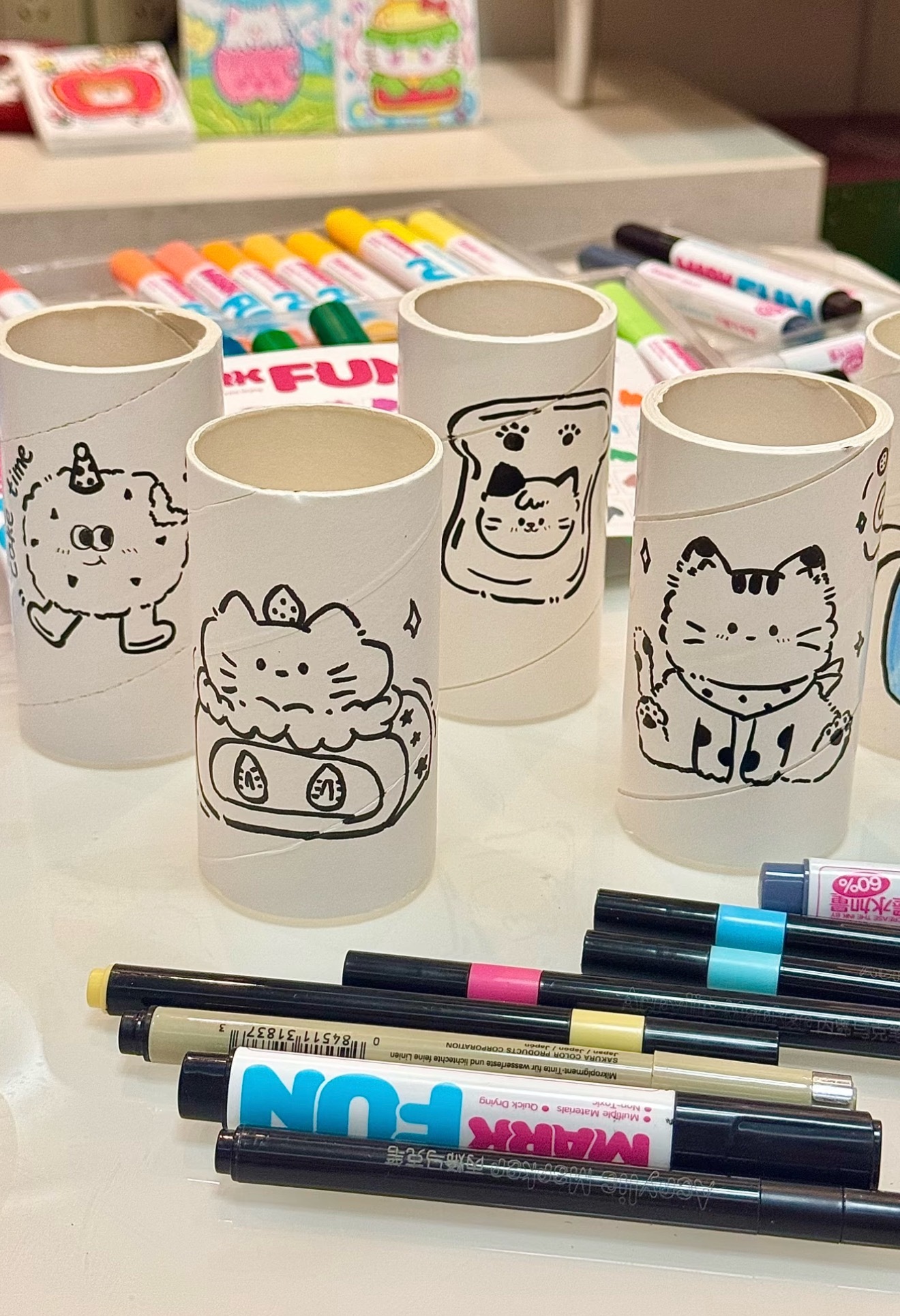 很早之前就看到过这个方法，但是我觉得靠近纸芯的纸有点皱皱巴巴的，还是更喜欢用完一