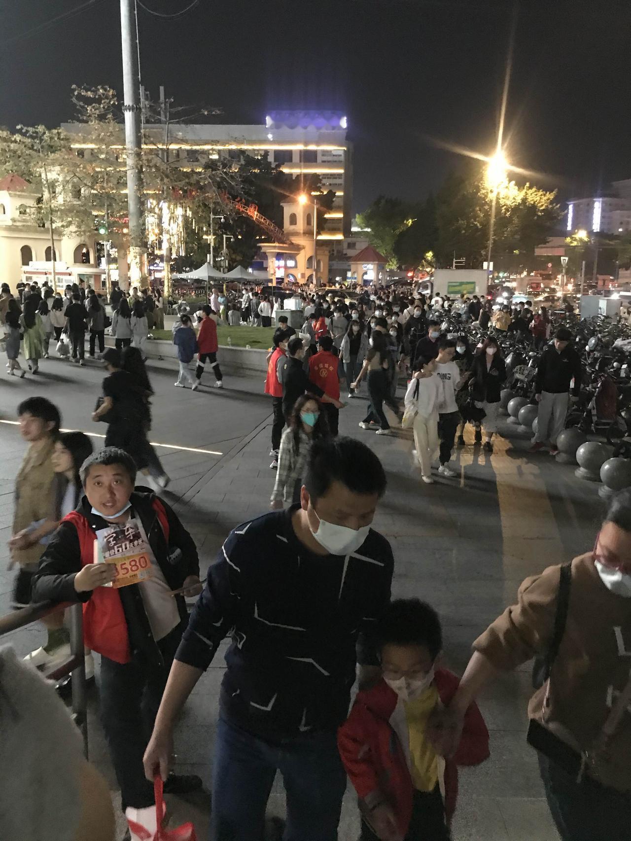 中国熬夜第一省广东省，其中广州居榜首，深圳，东莞，佛山紧随其后。在广东凌晨3点前