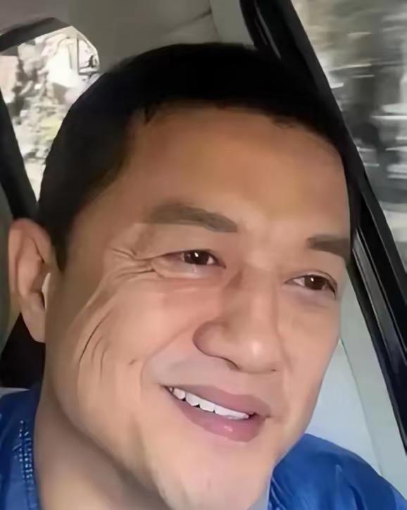 岁月是把杀猪刀，一刀一刀催人老。
两位人们心目中的明星偶像，怎么看着看着就老了呢