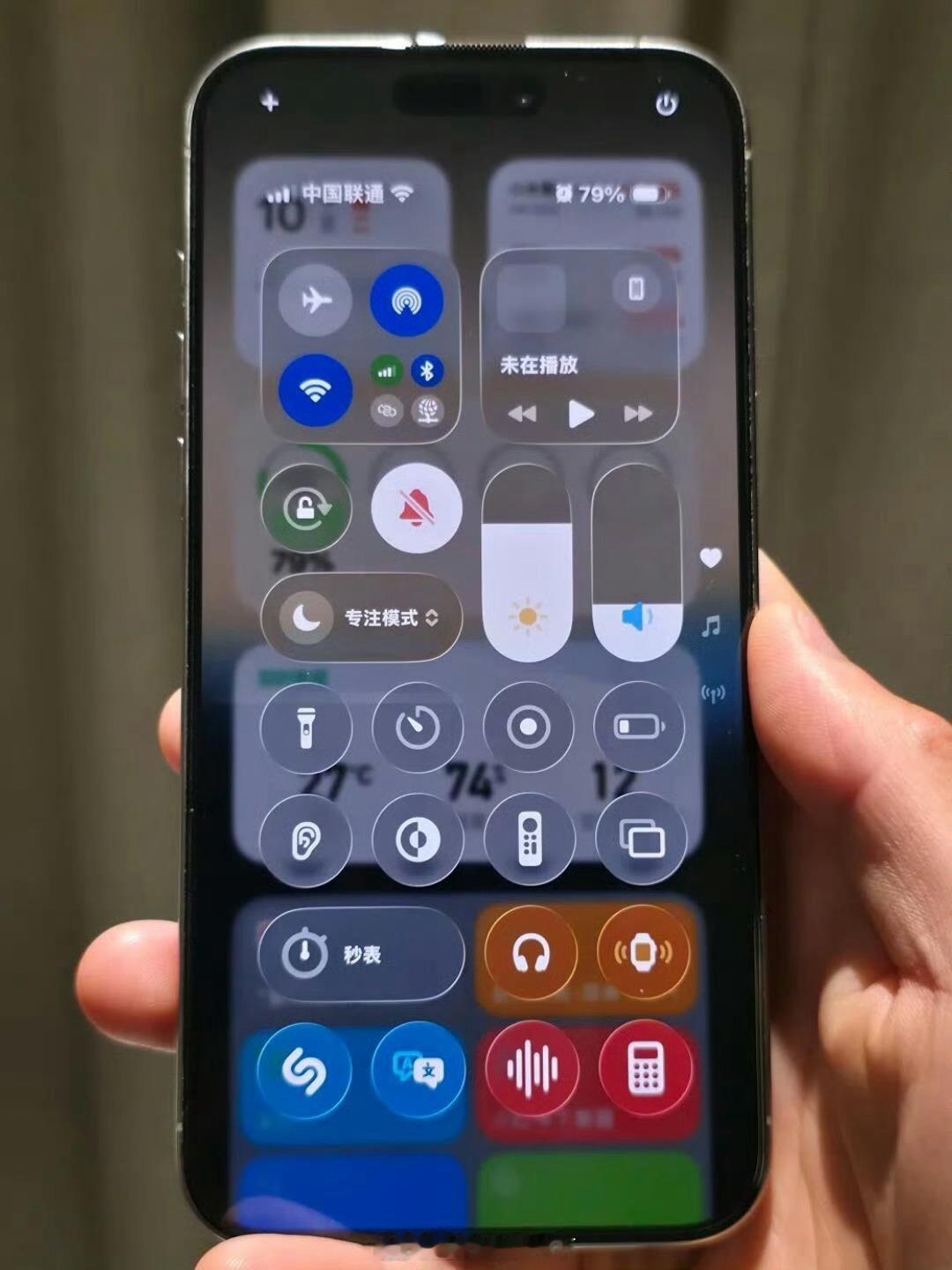 iOS26 丑我的iPhone13 Pro在吃灰，也顺利地保留了iOS的老系统[