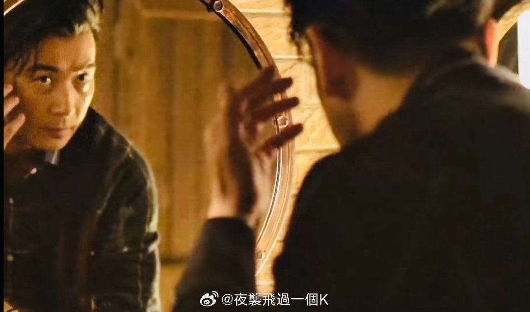 保剑锋  保叔问魔镜：我是这个世界上最帅的男人，魔镜一激动吻了上去