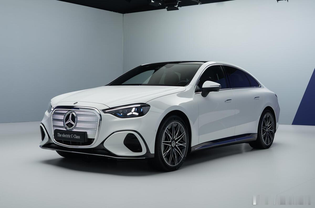 大v聊车 全新纯电奔驰C级。只能说辨识度很高， 