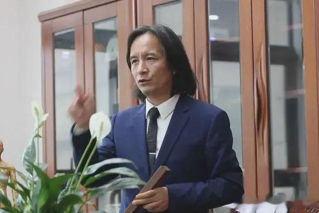 中医有味要查处，你自己放屁要不要查？[疑问]来源：风雨歧黄 最近几天，微信群在广