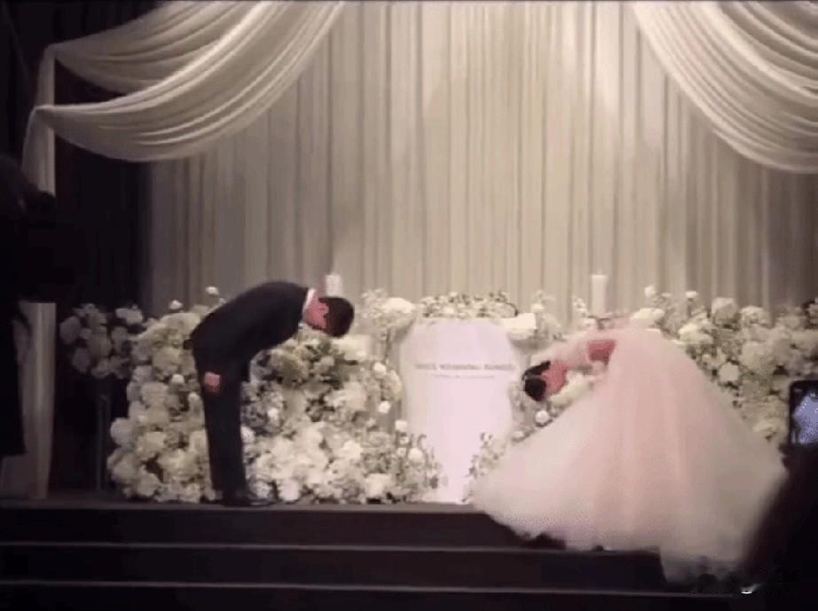 日本一对新人婚礼上超有爱互动火出圈！新娘是体操运动员，两人玩起“鞠躬比尊重”——