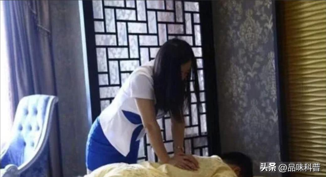 江苏泰州，一男子在按摩时，女技师告诉男子，只要多加100元钱，就可以增加一个肾部
