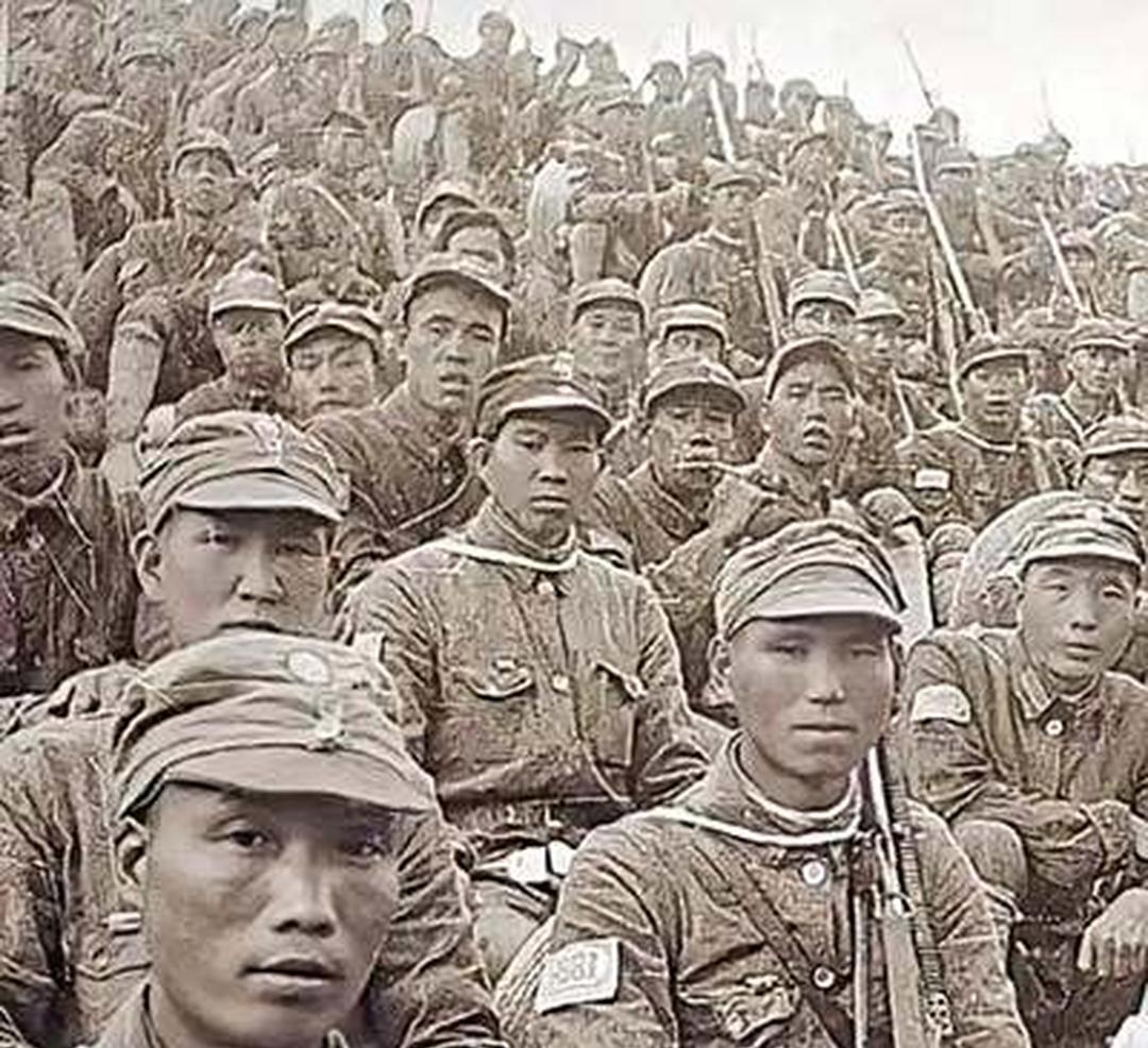 1936年，税警总团长黄杰请张佛千给他帮忙，说：“我的六个团，有两个团长不大服管