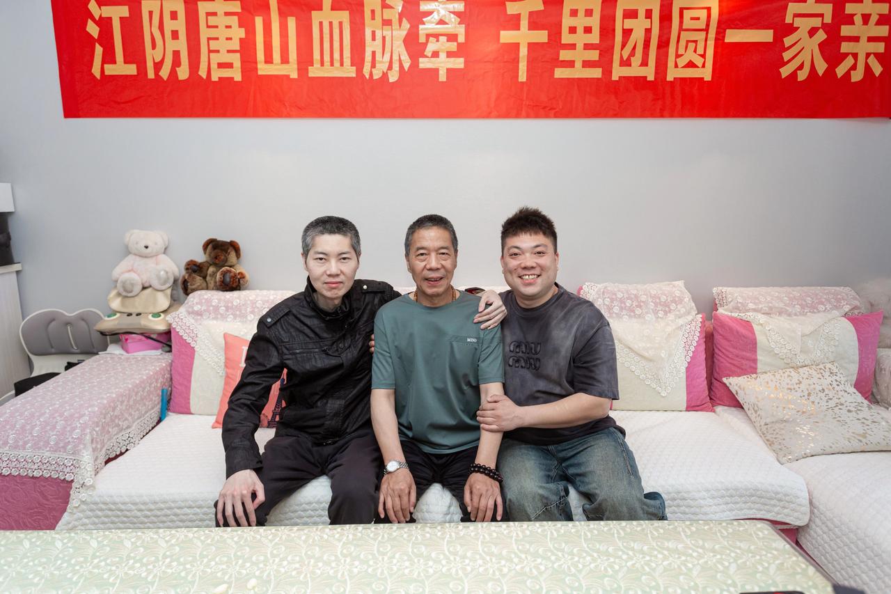 佛缘居士原创视频：这是我的家庭聚会合影照片 制作时间：2025.05.12照片 