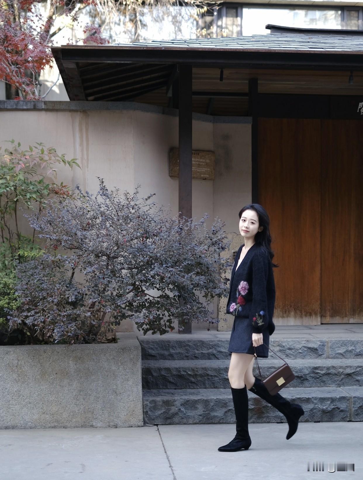 vlog打卡每日穿搭配饰能提升整体造型，不要忽视。