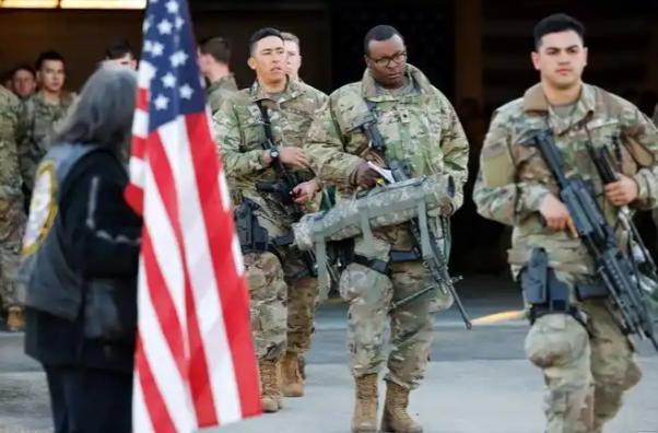 美军没有政委，是如何实现文官治军的？美国军队本质就是宋军化。其实说白了，就是笼络