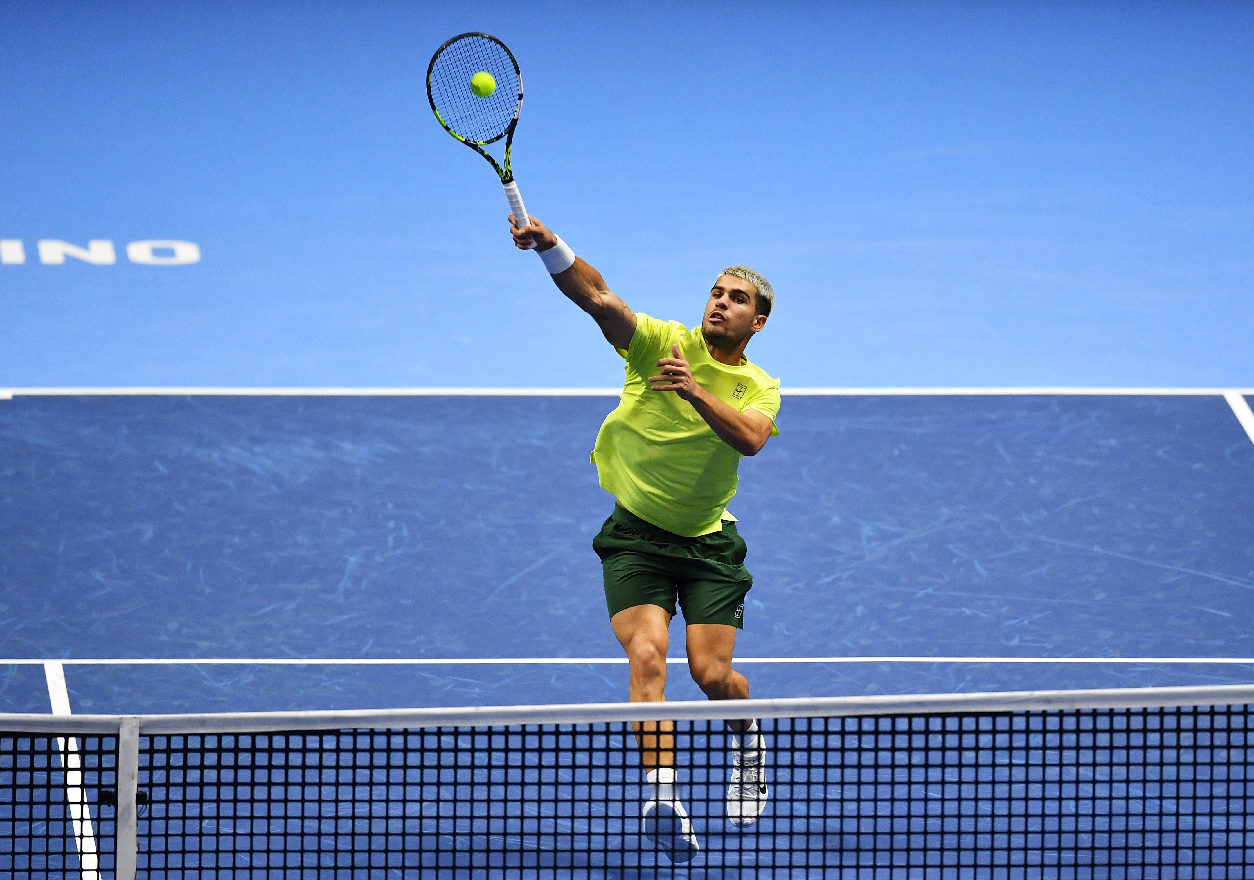 阿尔卡拉斯逆转弗里茨💥ATP总决赛小组赛次轮，阿尔卡拉斯以6-7(2)/7-5