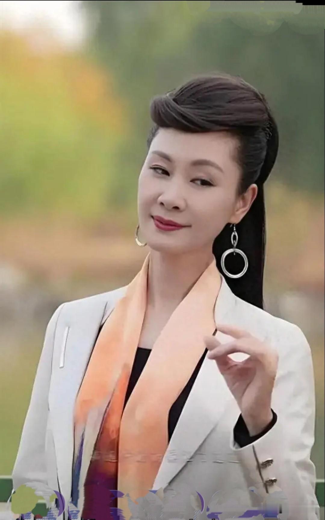 娱乐圈流量遍地走，但真正让人长久敬佩的，永远是人品正、接地气、有责任、有担当的艺