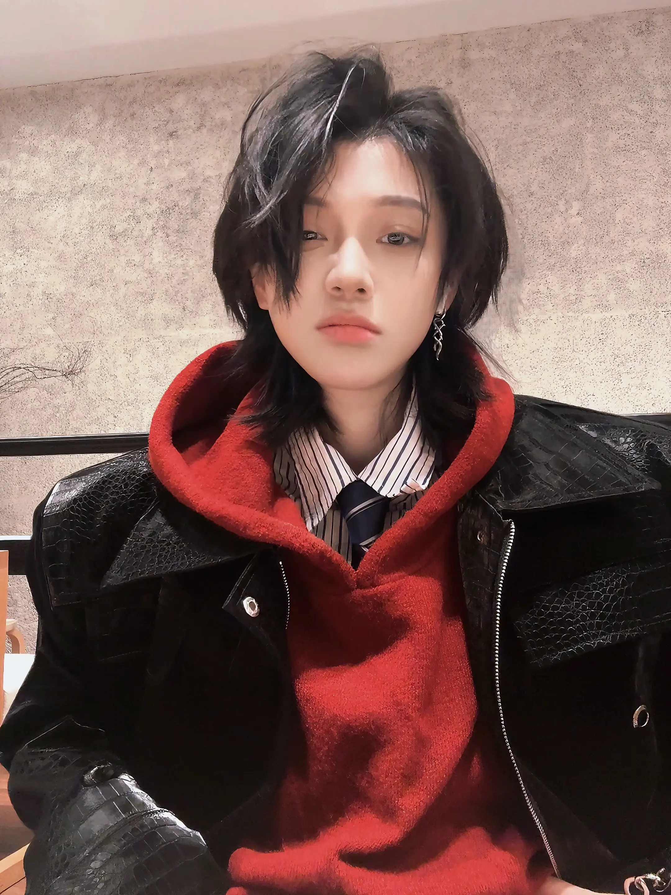 怪不得一眼爱上原来是直女。
