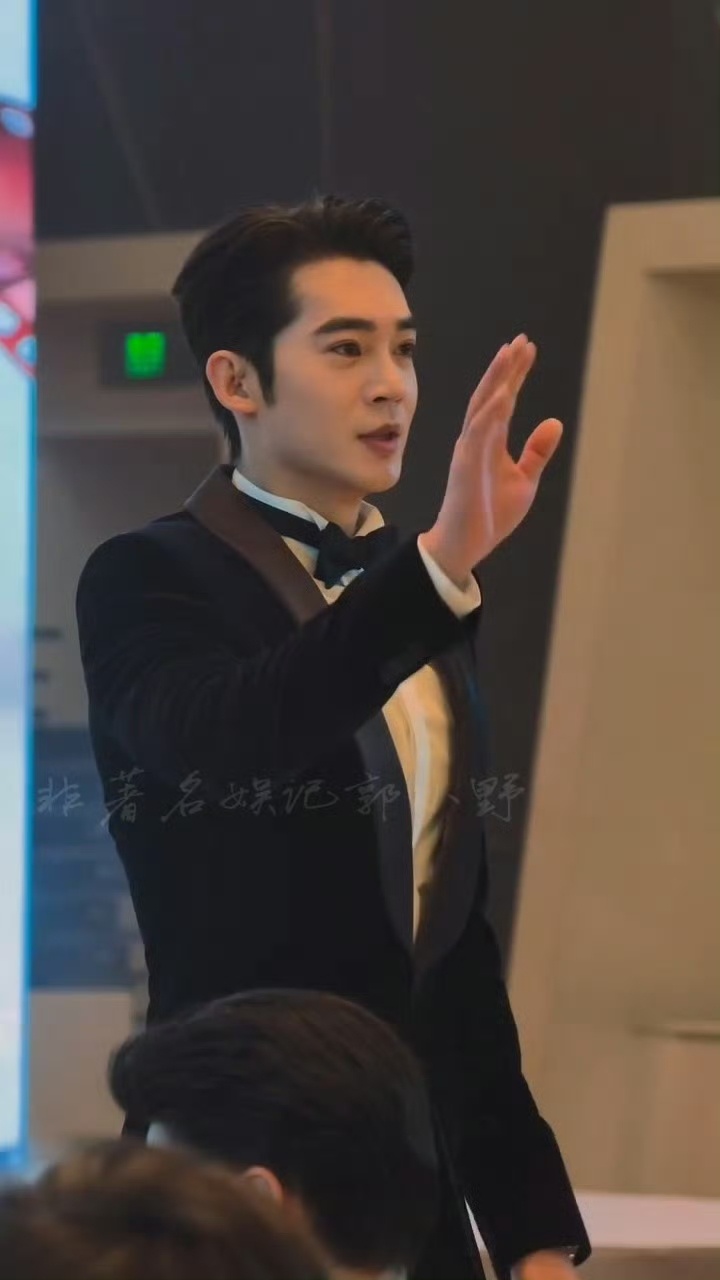 北京电影节明星生图Pocket4北影节首秀北京电影节于适，黑色丝绒西装好盘条亮顺