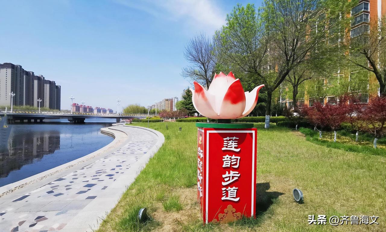 美丽壮观的抱龙河穿过威海市文登区市区