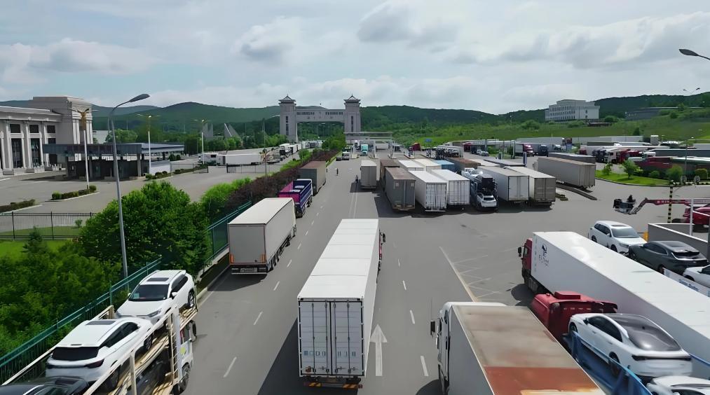 太牛了！巴铁 12 日开通对伊过境走廊，这波东方智慧玩得真溜！伊朗缺物资、我们怕