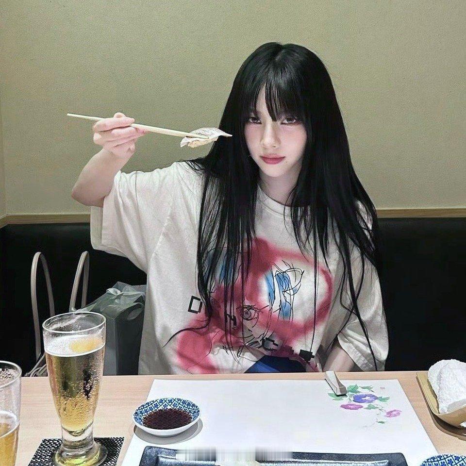 【真夫妻】#柳智敏# x#李宰旭# “幸福就是和你一起吃饭” 珉珉：来小旭，偷偷