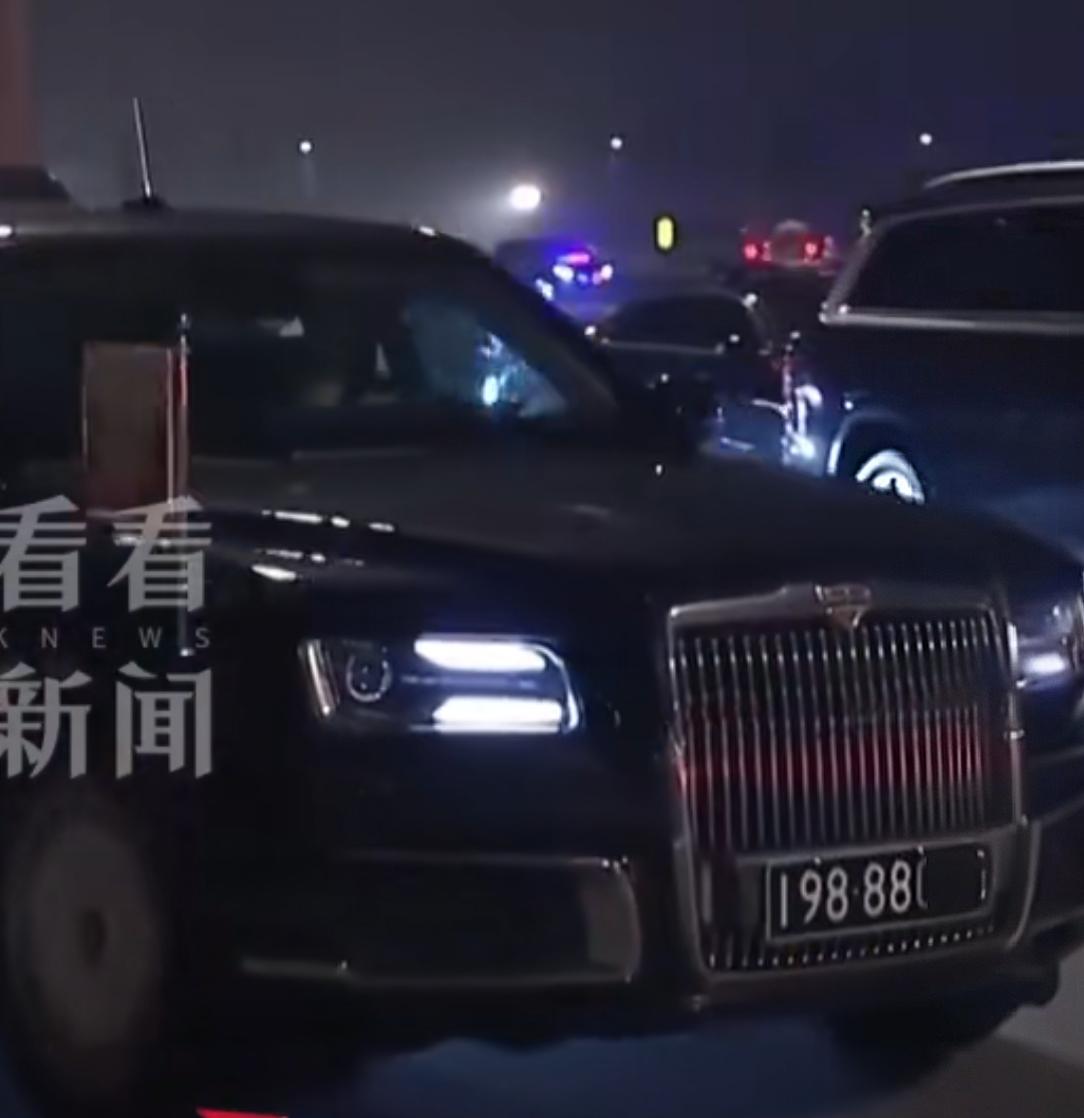 普京专车挂中国牌照，其中有三个8
普京作为一个外国人，也是一个地地道道的中国通，