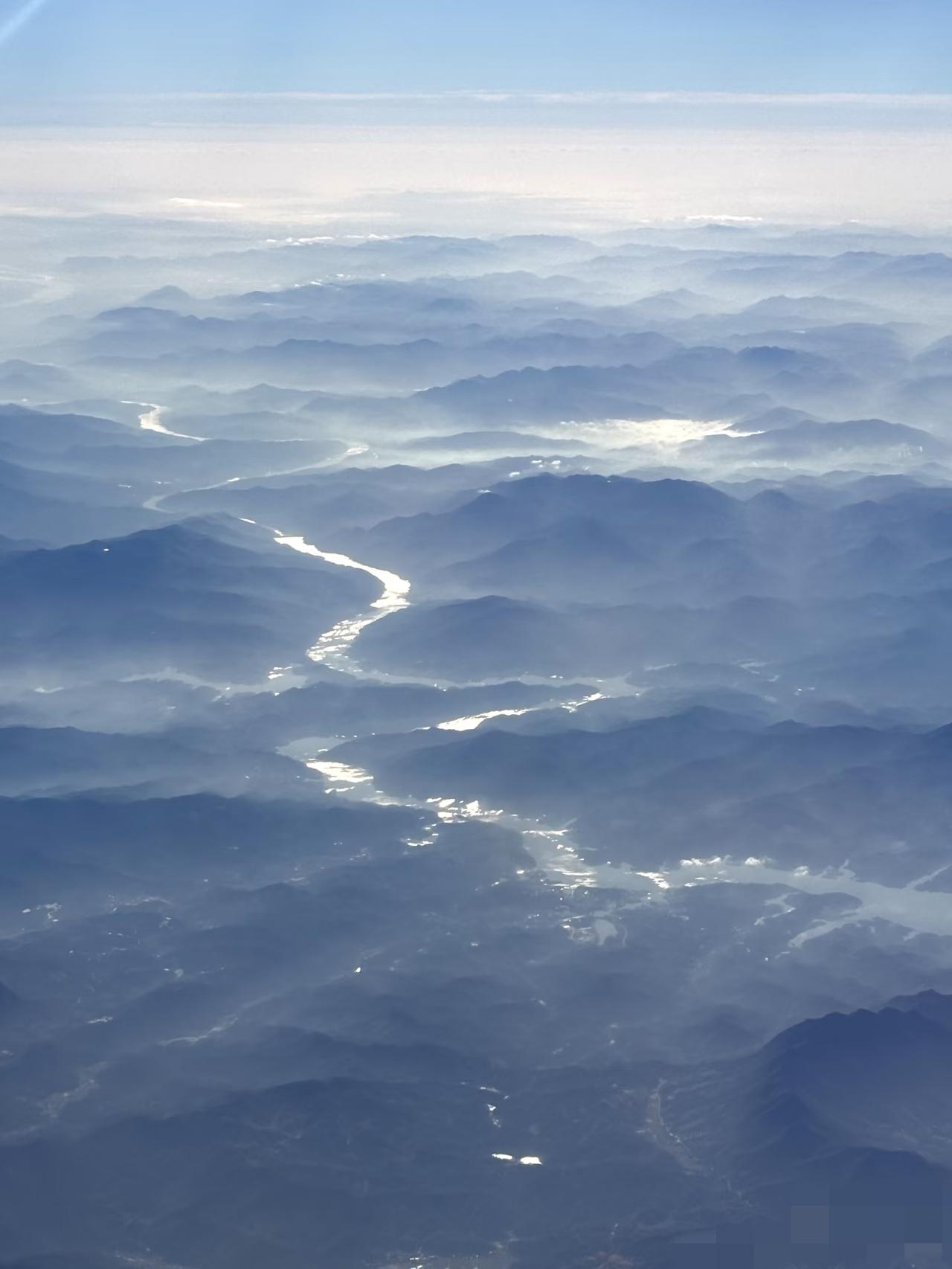分享一张相册里随手拍的天空别怪福建人要跑出去谋生，我去过三明，一路上一座一座高山