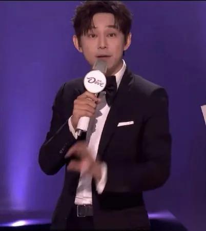 祖副院长的瓜，越挖越辣眼睛。

刚因不雅视频丢了职位，

学术成果又爆雷——去年