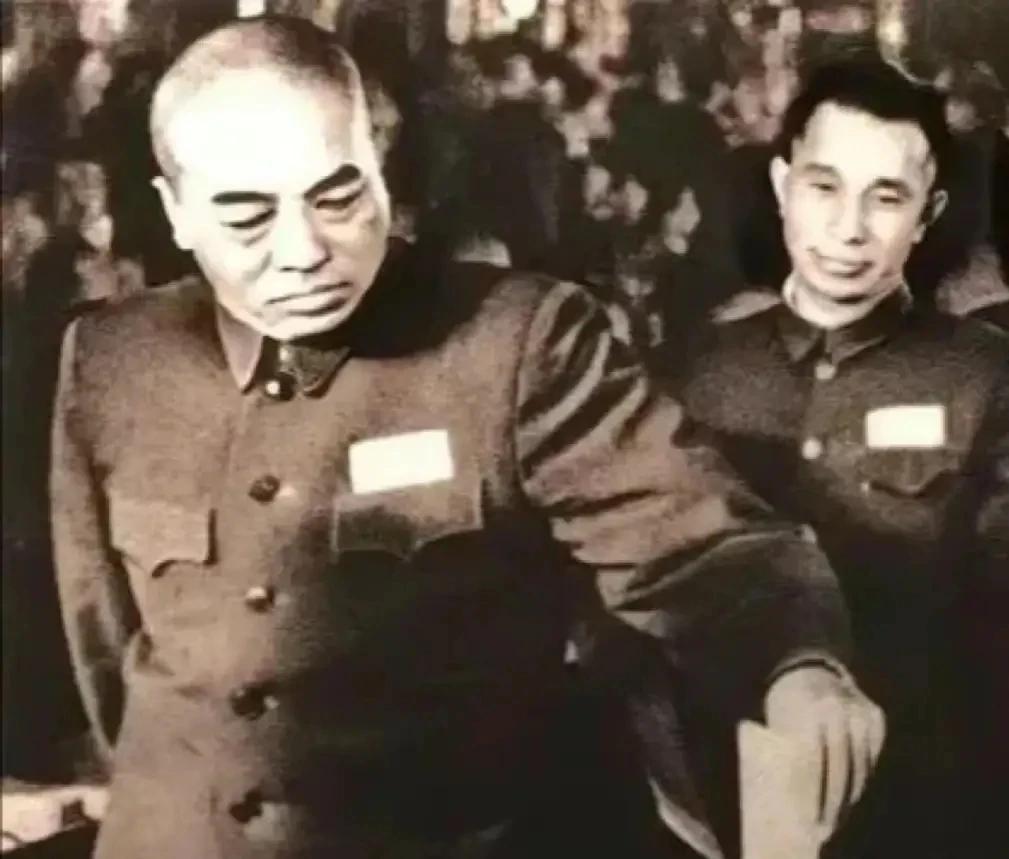 提到抗美援朝，彭德怀的非凡不仅体现于战场上横刀立马，以弱胜强打败了世界上最强大军