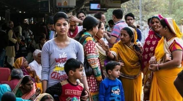 印度人也生不动了，生育率下跌：从“人口炸弹”到“没人想生”！

曾经以为人口多就