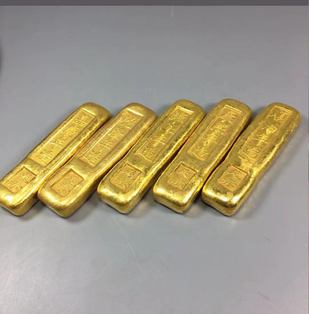 弟弟投资黄金亏2万，
 彻底看清：普通人还是保住本金最要紧！
 
我弟总爱琢磨投