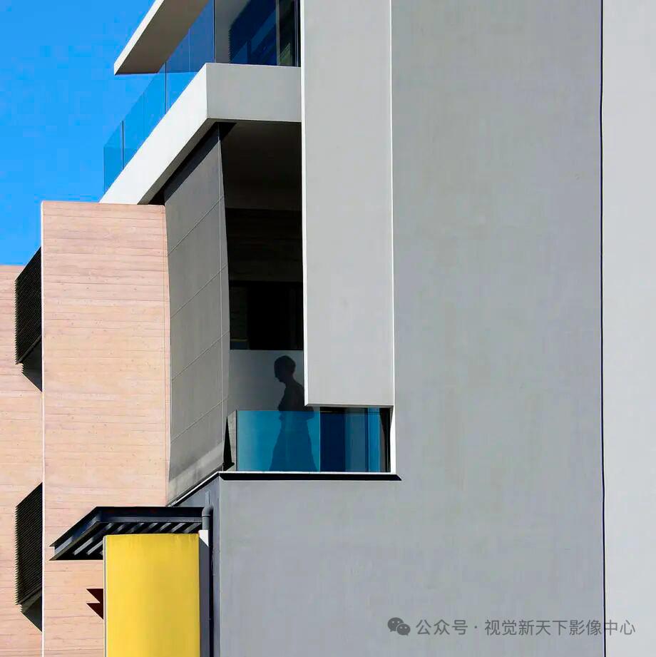成年人最顶级的自保：少交心，不亮底牌，不透家事。