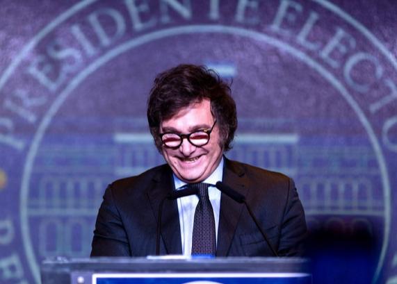 万万没想到！米莱居然敢当众打美国的脸！就在全世界都笃定他会把中国企业彻底赶出阿根