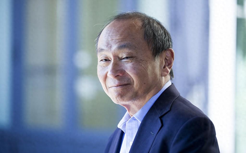 美国政治学者福山最近罕见地低了头。他承认过去在比较美国模式与中国模式时判断有偏差