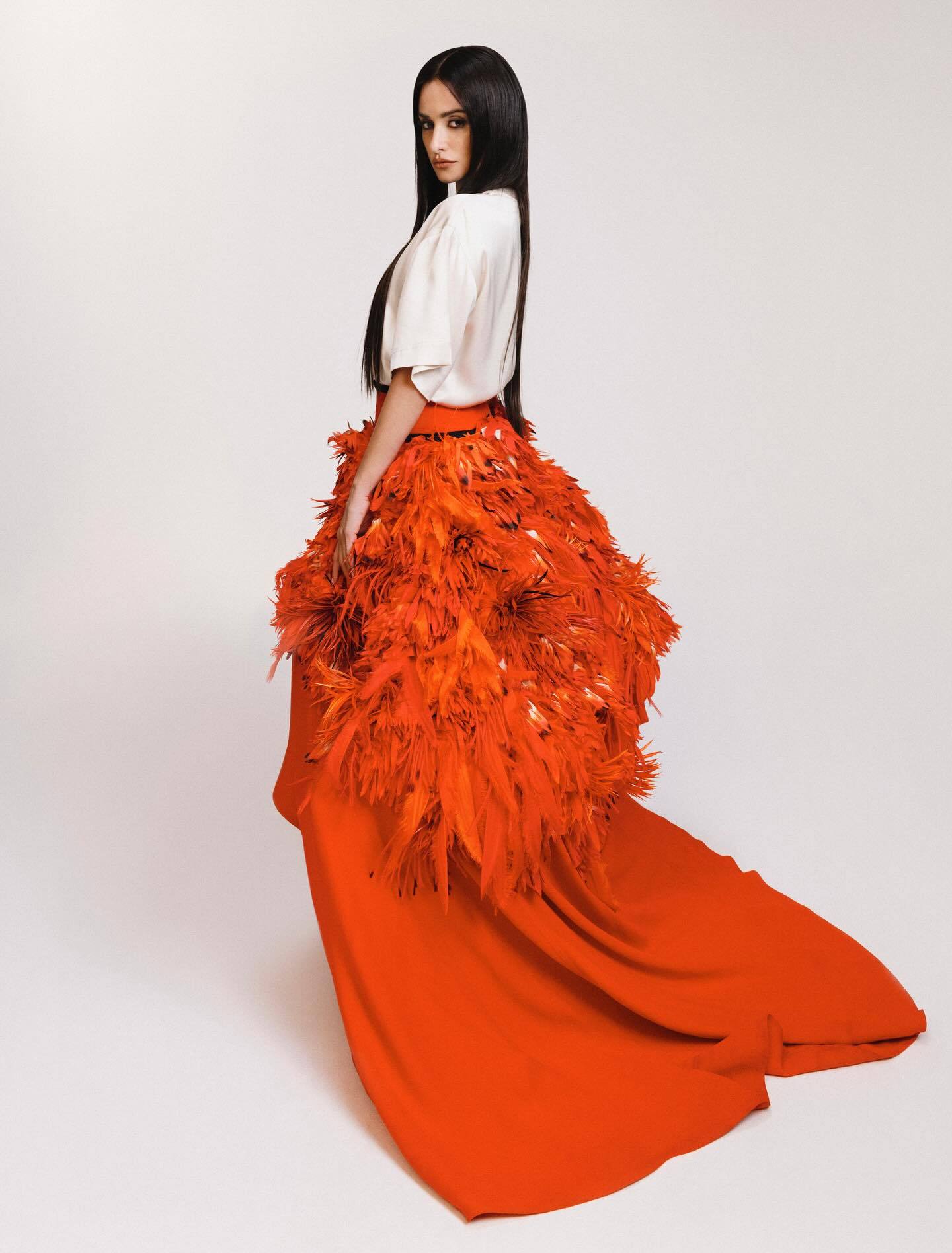 W China 在外网的 instagram 官方社交媒体平台上更新的一张 Pe