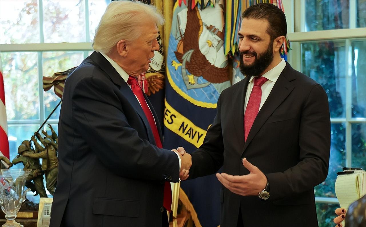 叙利亚盼归一
十多年的战火，把叙利亚撕成了碎片。城市成废墟，家庭被拆散，孩子在枪