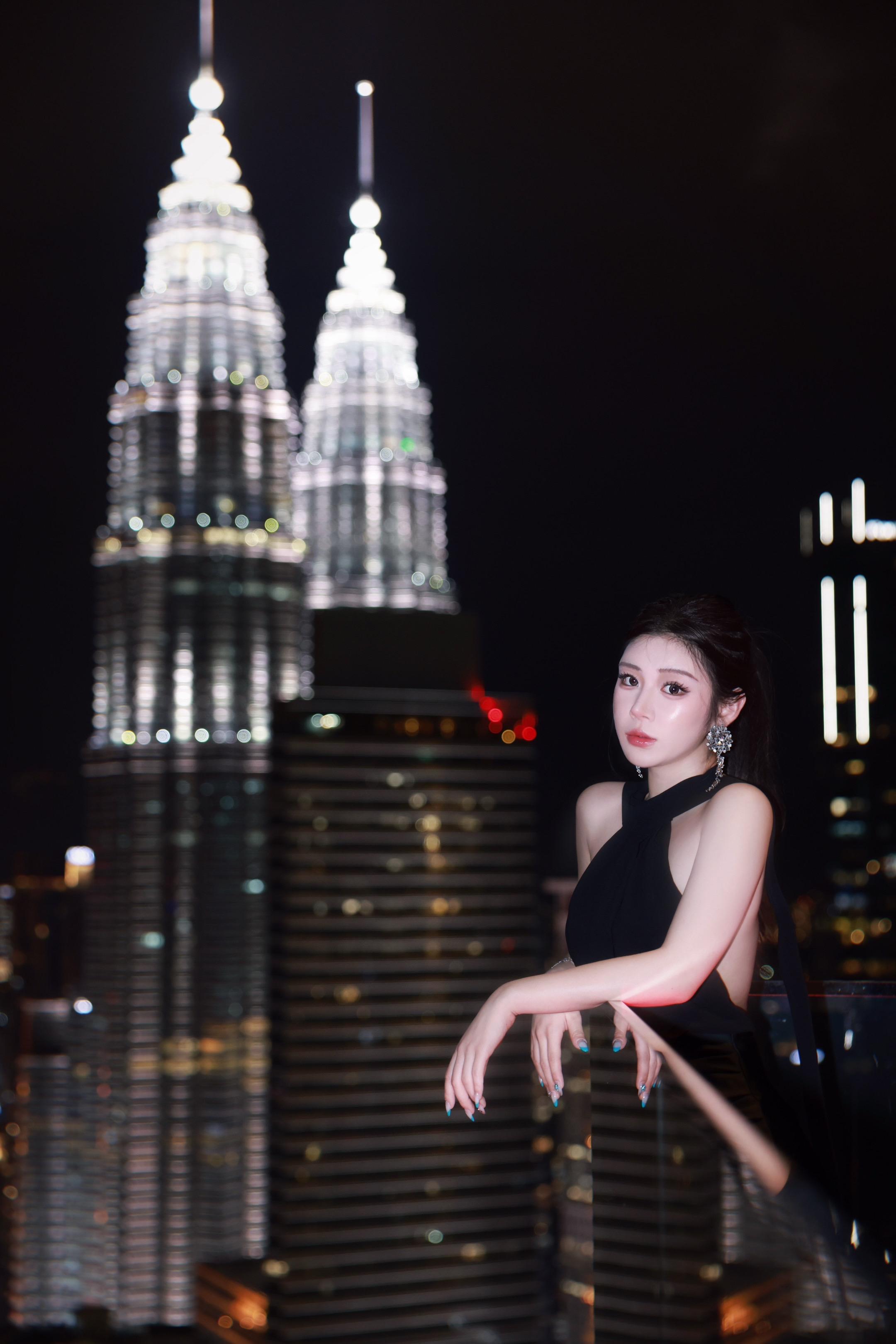 这个世界不会对漂亮的女人太绝情