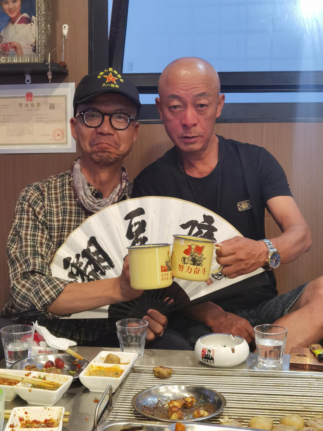 藏在新亚洲体育城的复古烟火店琥然有你解忧小馆，没胃口直接来这儿治愈✨
老马哥与虎