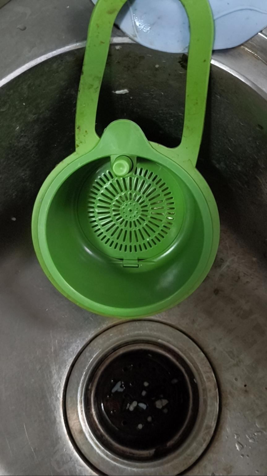 我认为理科，我也觉得学理科挺不错的。理科更注重逻辑思维和理性分析，像物理里研究物