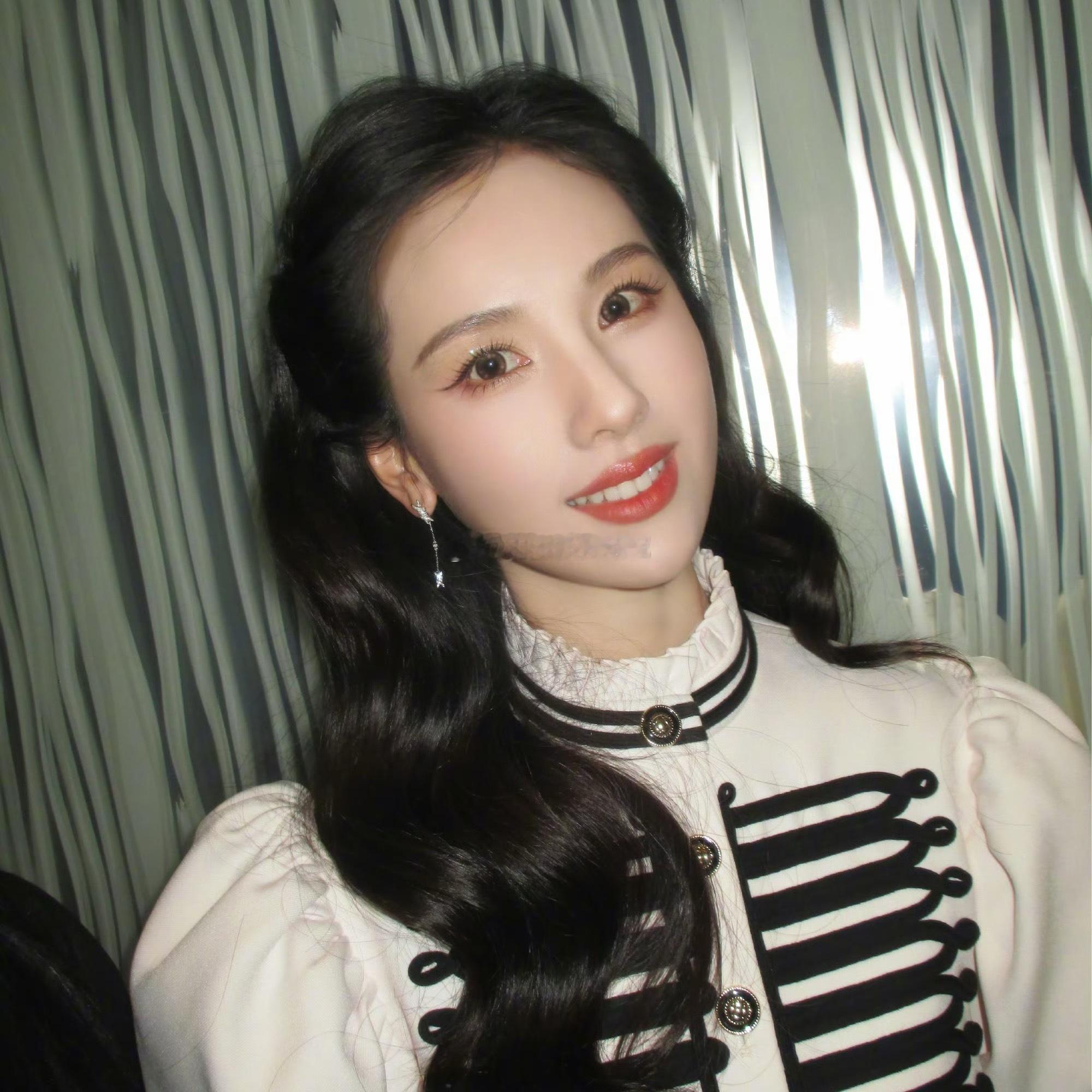 重新做回雾妄言的一天 月鳞绮纪晨雾未散时，就好像回到了最初遇见她的那一刻。不再有