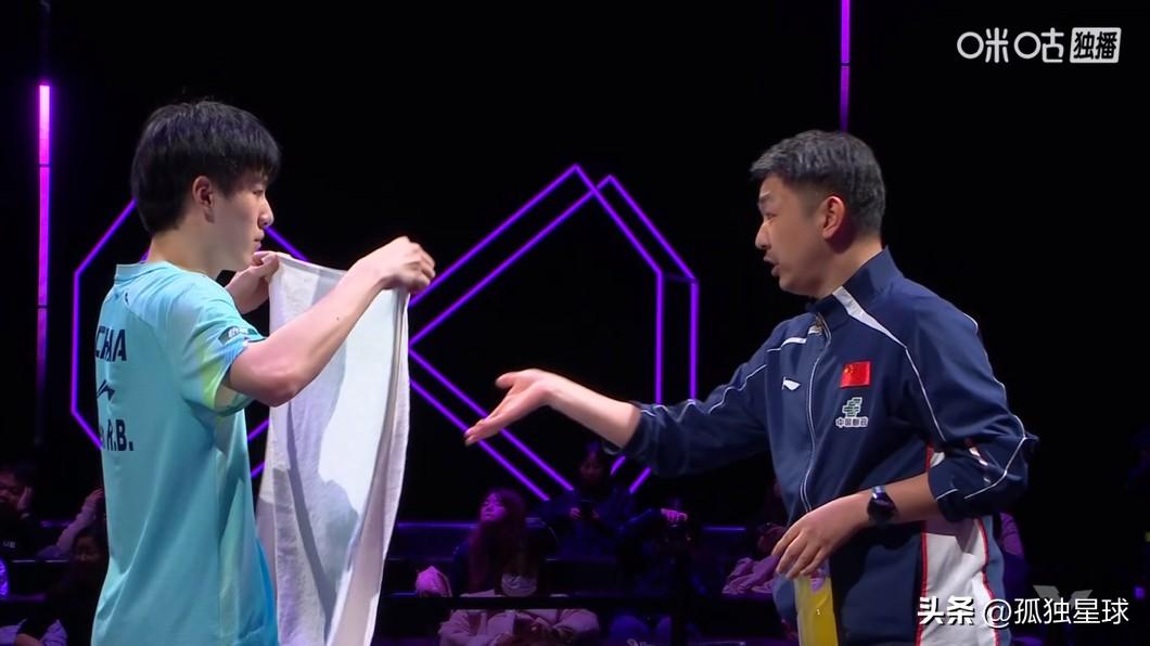 这比赛太“窒息”了：温瑞博4-2淘汰张本！

太棒了👍太燃了！
第六局，21-