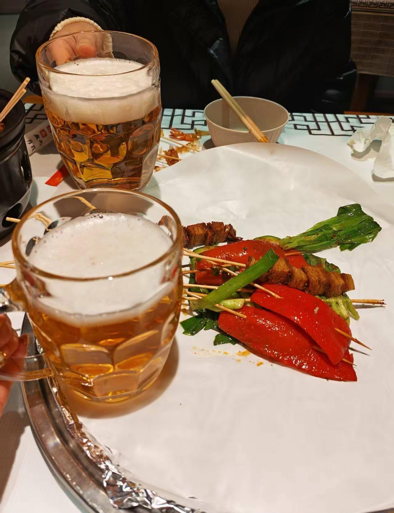 一杯敬明天，一杯敬过往“原来2006和2026隔的不是20年，而是整个青春