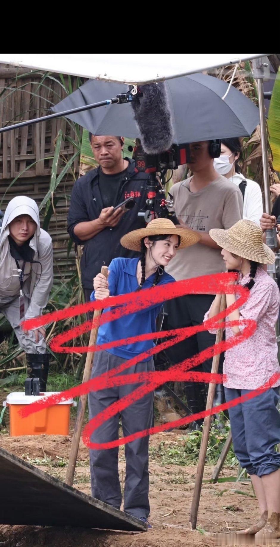 周也、王子奇《红舞鞋》路透，很接地气[笑而不语] ​​​