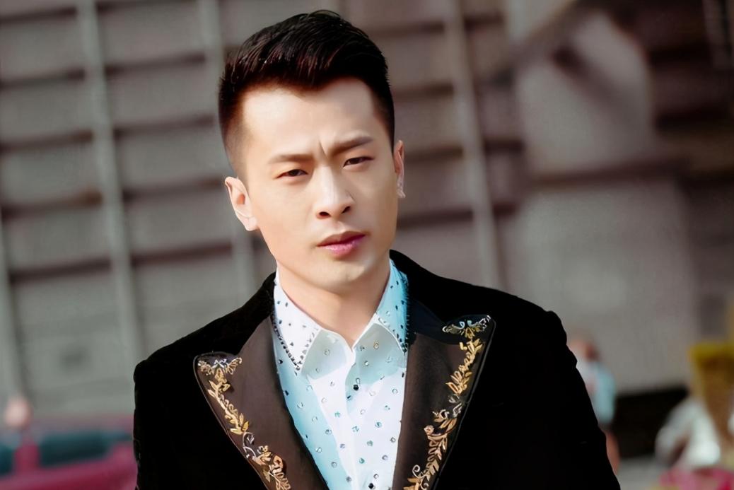 大发！小杨哥演唱会刚办完，辛巴的周年演唱会明天也要办起来了，举办地在杭州奥体，辛