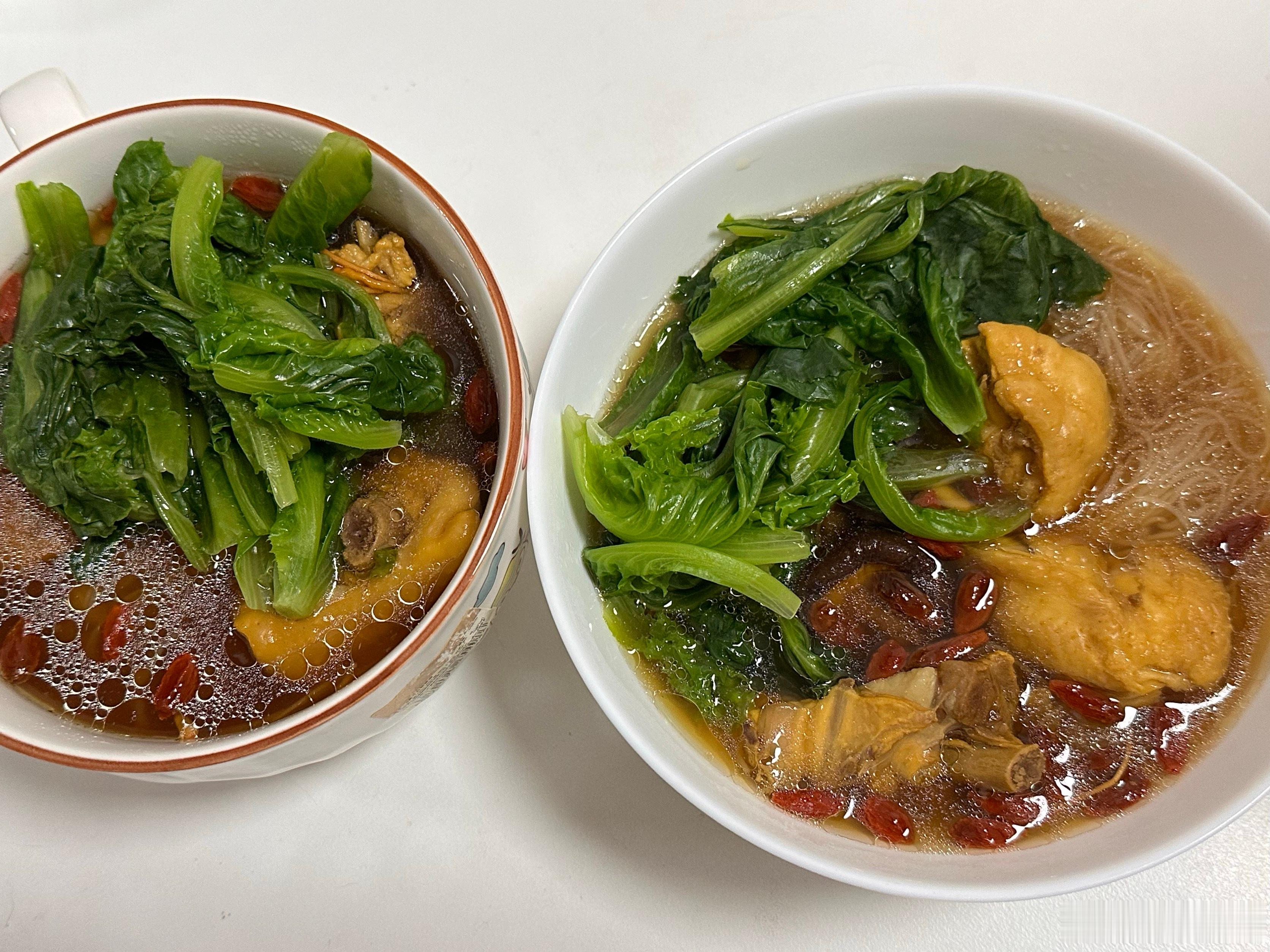 煮了鸡汤线面 招待同学 