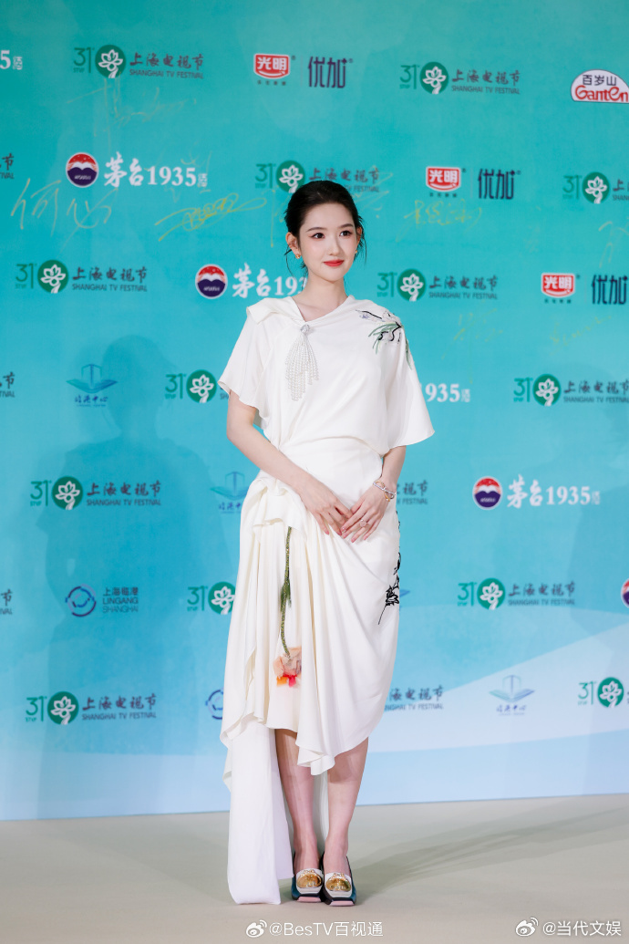 王玉雯白玉兰红毯状态王玉雯白玉兰红毯怼脸生图 王玉雯白玉兰红毯怼脸生图都能够美的