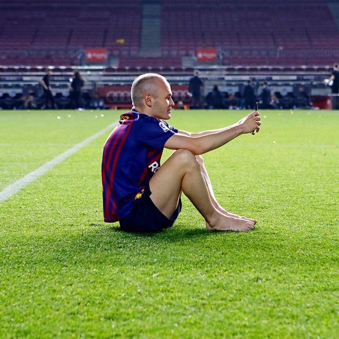 每体：今天伊涅斯塔回甘伯城看了看❤️💙热点现场巴萨贝蒂斯vs巴萨