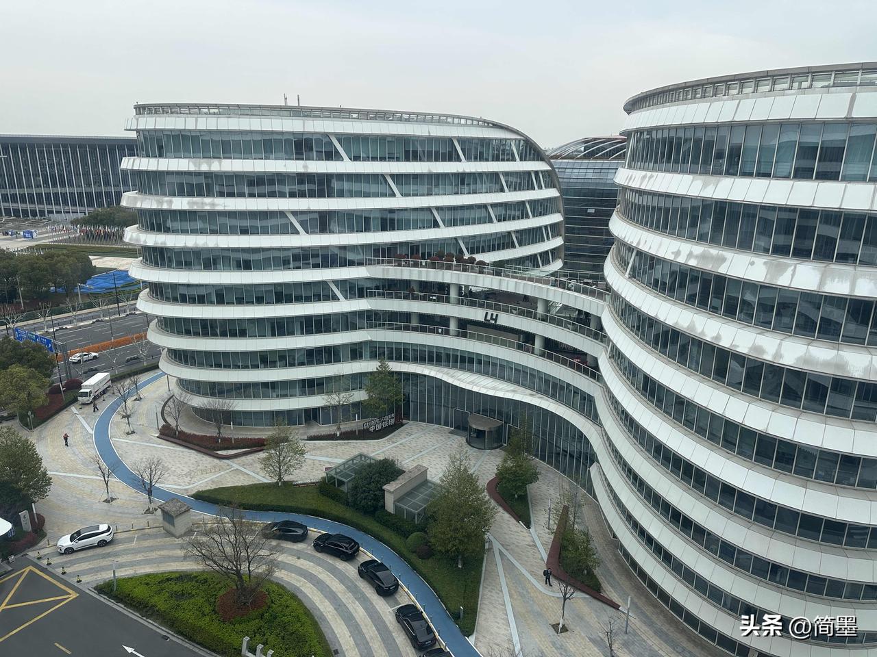 虹桥世界中心作为国家战略进博会的支撑性项目，从不同视角看，那可真是各有千秋。从城