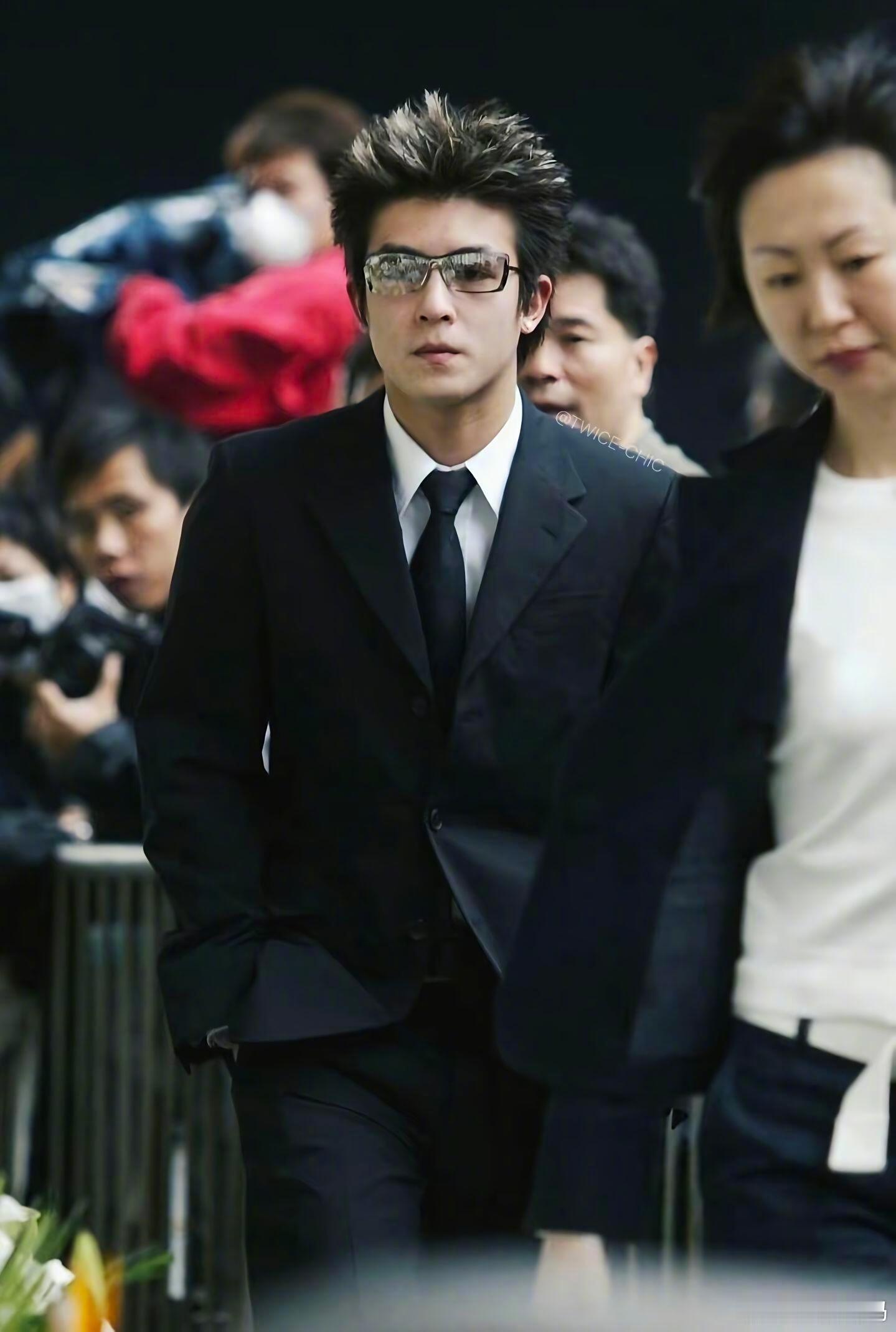 “我那个时候十九二十岁，当然觉得自己很帅啊”审美积累——痞帅天花板陈冠希嫩嫩的那