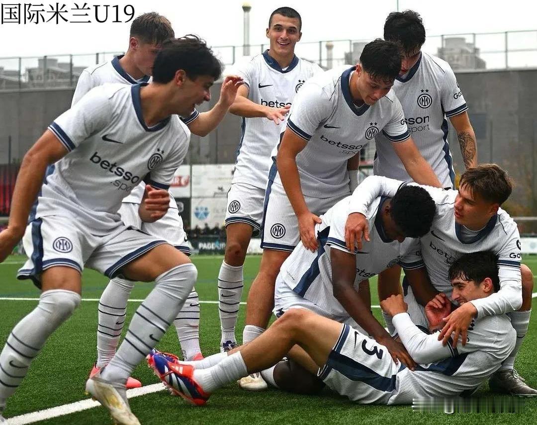 11月26日世界足壇誕生了哪些進球大戰？

1、欧青联：曼城U19 6—1 费耶