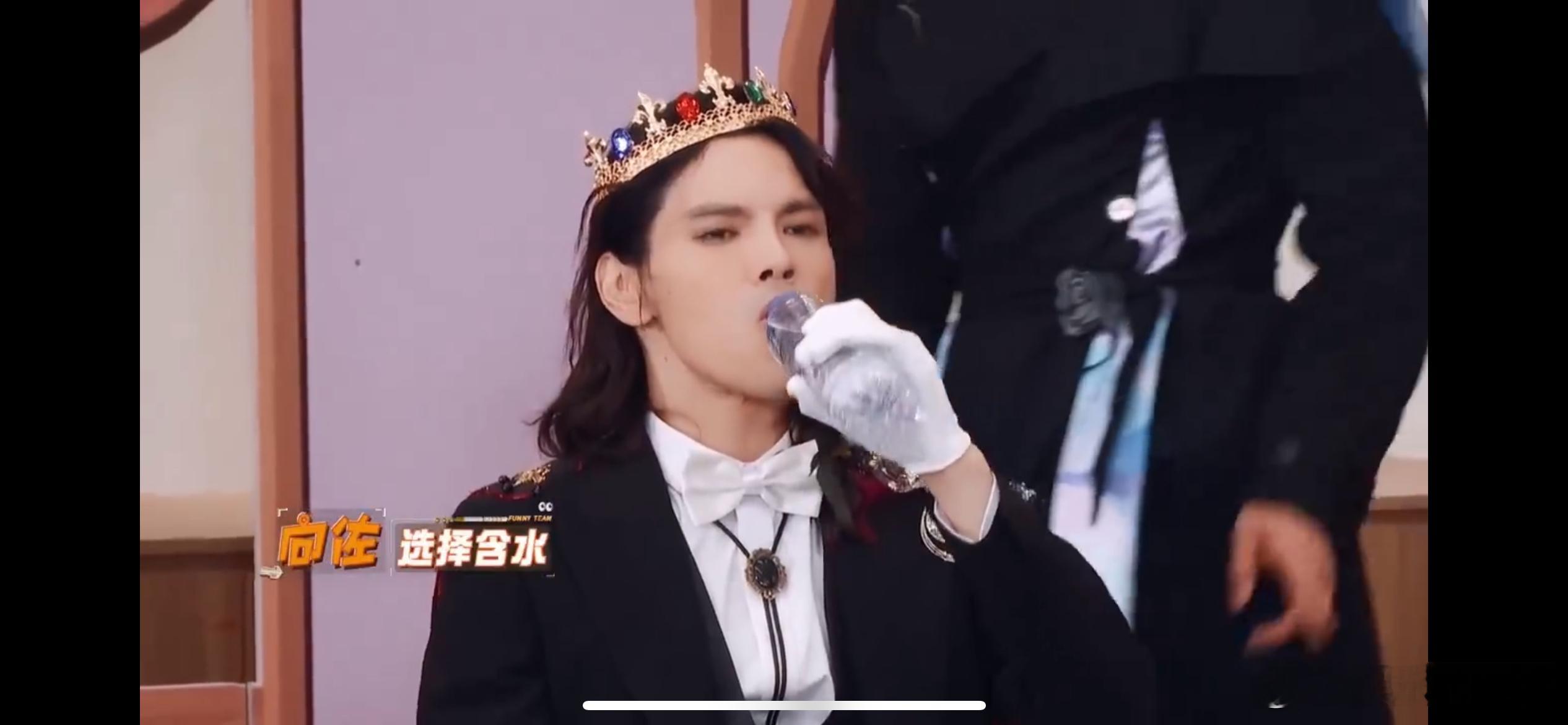 #向佐被逗出斗鸡眼# 作为看了整个环节的观众来说，向佐逗出斗鸡眼也是没有可能的，
