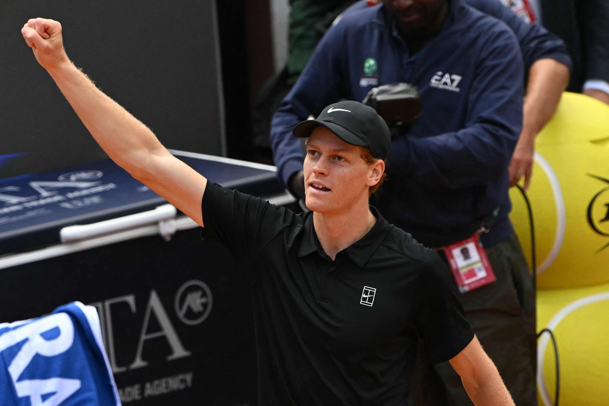 辛纳晋级决赛冲击金大师👊ATP1000罗马大师赛男单半决赛，头号种子辛纳6-2