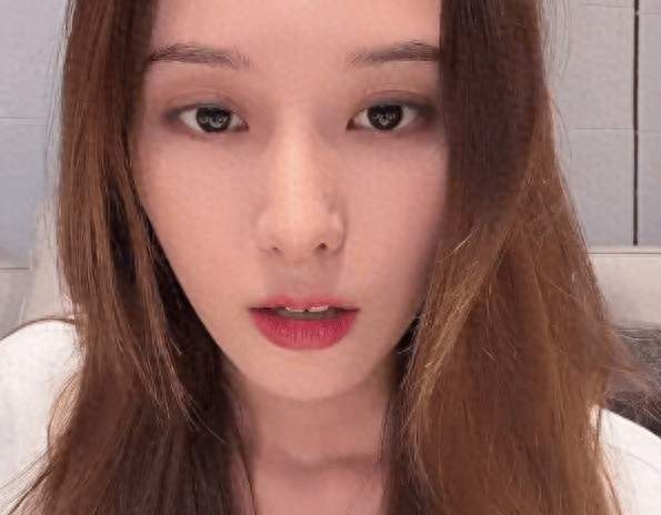 徐艺洋直播回应被质疑有两个孩子：我们就一个孩子，是我自己生的
