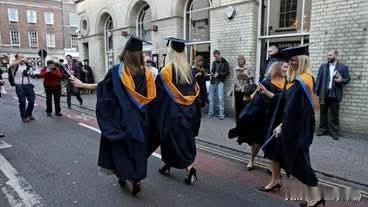 “Mickey Mouse Courses”缘何成为热门话题？且从学生贷款制度说